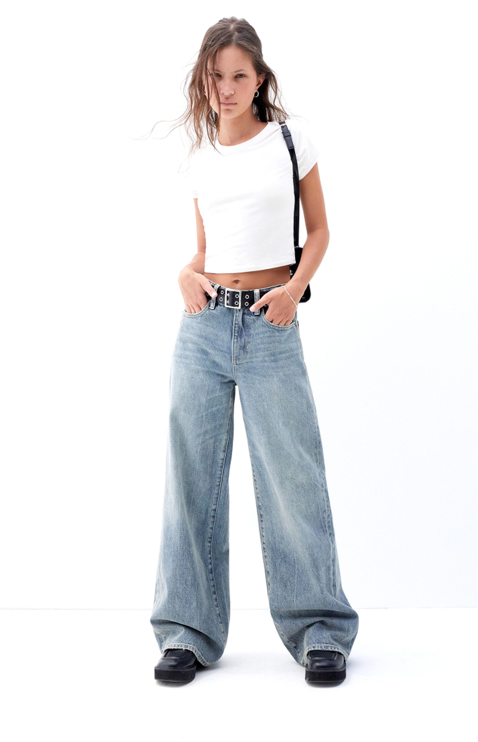Wide-Leg Baggy Jeans — New Trend 2