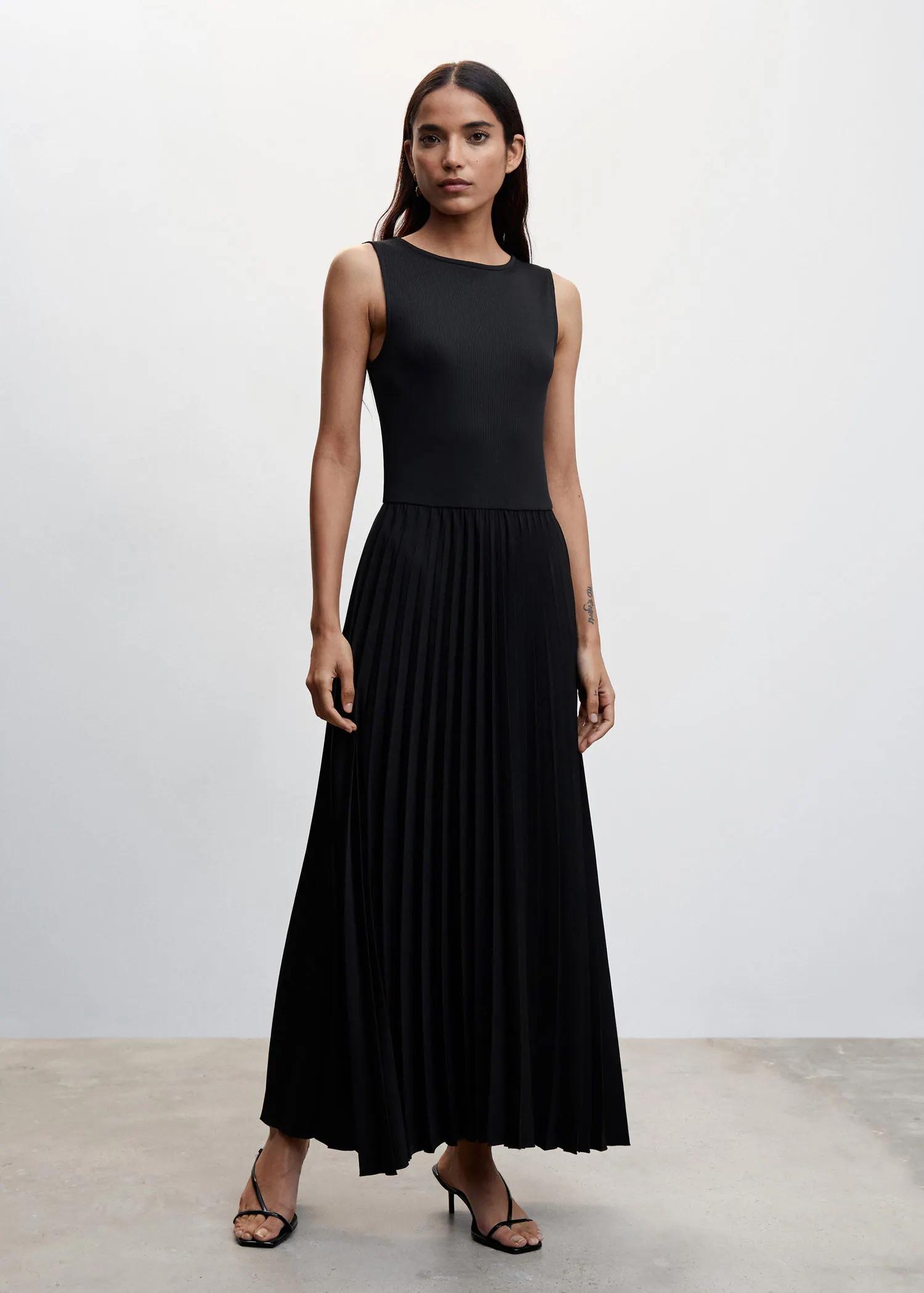 Women's Minimalist Pleated Maxi Dress 4